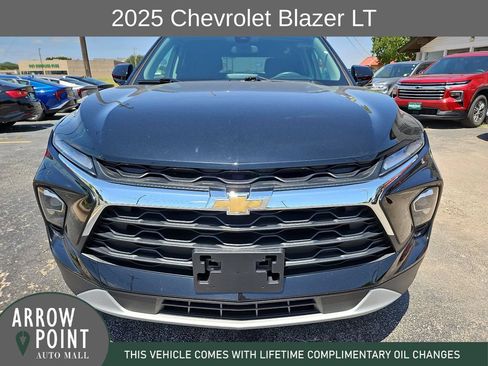 Used 2025 Chevrolet Blazer LT FWD image 3
