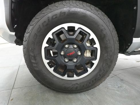 Used 2024 Toyota Tacoma TRD Off-Road AWD/4WD image 31
