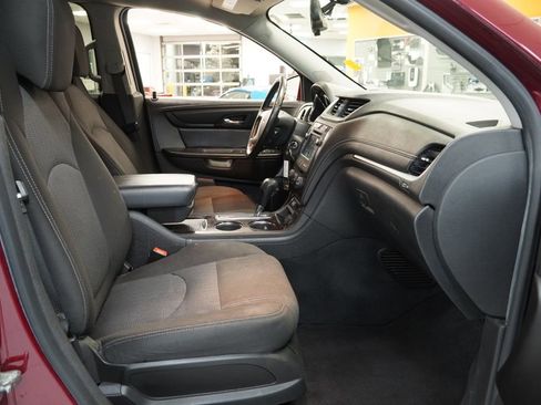 Used 2016 Chevrolet Traverse LT w/ Style and Technology Package FWD image 34
