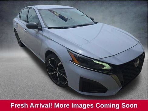 Used 2024 Nissan Altima 2.5 SR FWD image 1