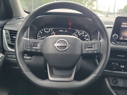 Used 2025 Nissan Rogue SV AWD/4WD image 16