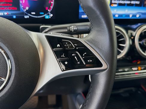 Used 2025 Mercedes-Benz GLB 250 image 15