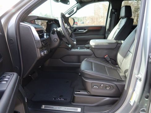 New 2026 GMC Yukon Denali w/ Sun & Power Step Package image 8