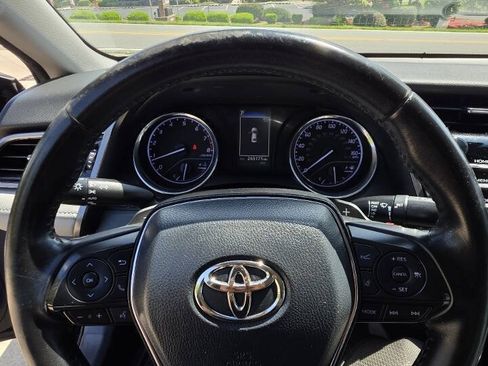 Used 2019 Toyota Camry SE w/ Convenience Package FWD image 16