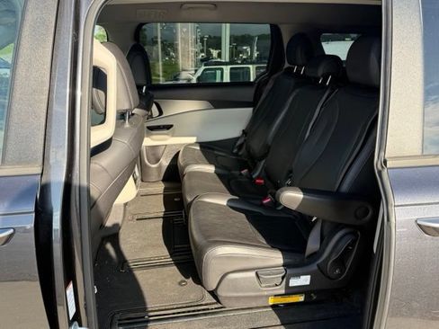 Used 2022 Kia Carnival LX FWD image 14