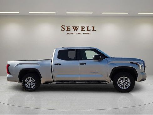 Used 2022 Toyota Tundra SR5 AWD/4WD image 5