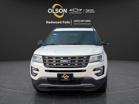 Used 2017 Ford Explorer XLT w/ Equipment Group 202A AWD/4WD image 8