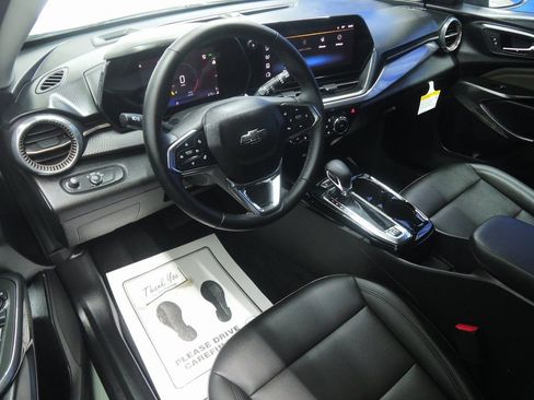 Used 2025 Chevrolet Trax ACTIV w/ Sunroof Package image 5