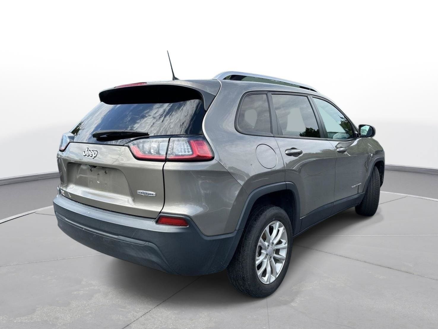 Used 2020 Jeep Cherokee Latitude FWD image 6