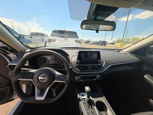 Used 2025 Nissan Altima 2.5 SV FWD image 6