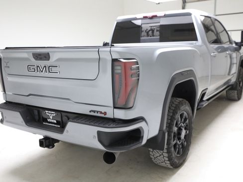 Used 2024 GMC Sierra 2500 AT4 w/ AT4 Premium Plus Package AWD/4WD image 5