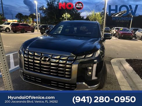 Used 2024 Hyundai Palisade Calligraphy FWD image 3