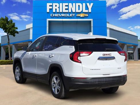 Used 2024 GMC Terrain SLE image 5