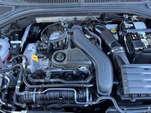 Used 2025 Volkswagen Jetta SE image 32