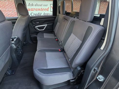 Used 2022 Nissan Titan SV w/ SV Convenience Package image 9
