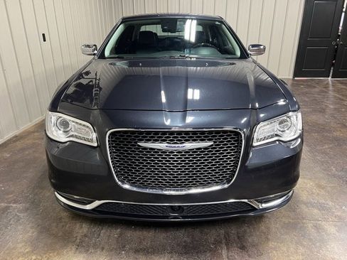 Used 2019 Chrysler 300 Limited w/ Safetytec Plus Group image 2