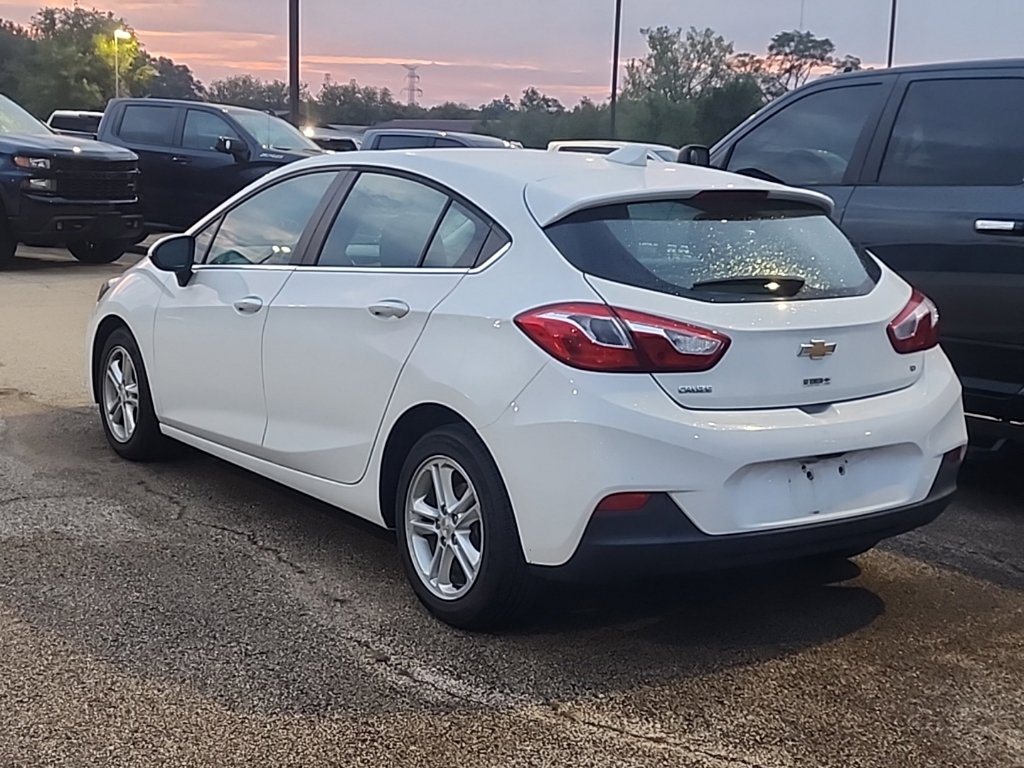 Used 2018 Chevrolet Cruze LT w/ Convenience Package FWD image 2