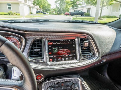 Used 2016 Dodge Challenger SRT Hellcat RWD image 29