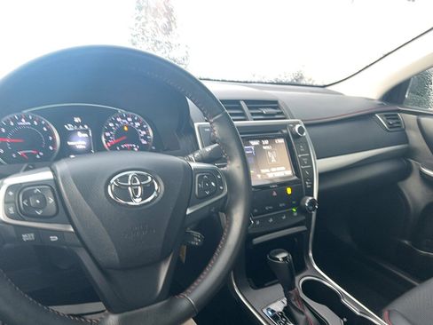 Used 2017 Toyota Camry SE image 16