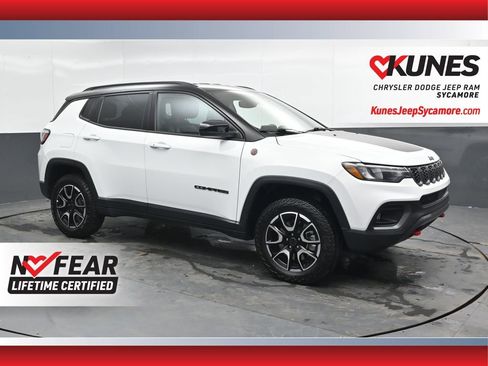 Used 2025 Jeep Compass Trailhawk AWD/4WD image 1