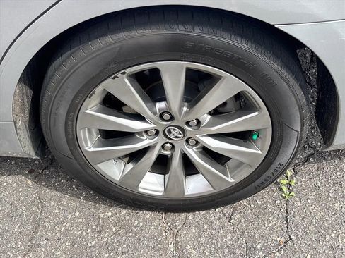 Used 2017 Toyota Camry XLE w/ Moonroof Package image 16