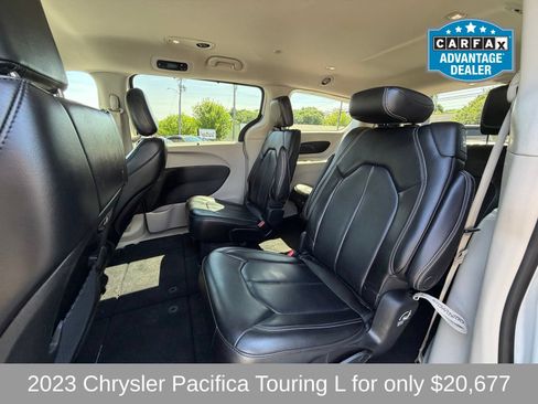 Used 2023 Chrysler Pacifica Touring-L FWD image 11