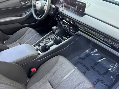 Used 2025 Honda Accord Sport image 32