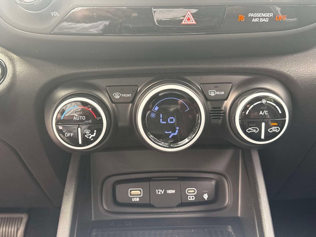 Certified 2024 Hyundai Venue Limited FWD image 28