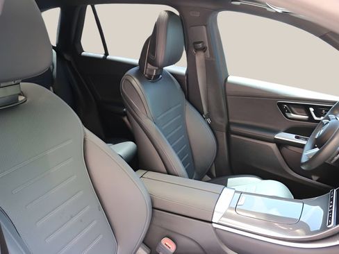 Used 2025 Mercedes-Benz GLC 300 4MATIC image 19