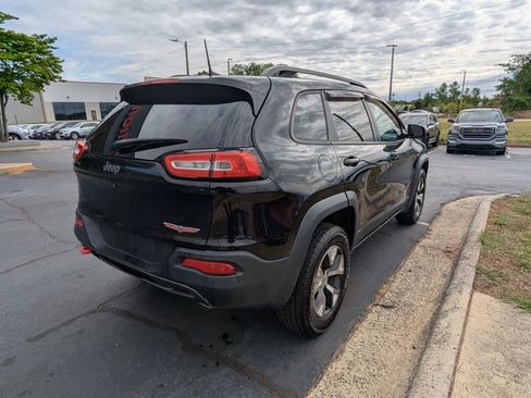 Used 2016 Jeep Cherokee Trailhawk w/ Comfort/Convenience Group AWD/4WD image 7