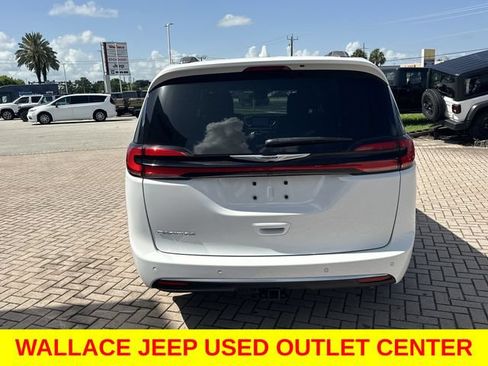 Used 2022 Chrysler Pacifica Pinnacle FWD image 8