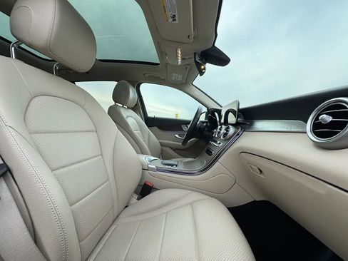 Used 2021 Mercedes-Benz GLC 300 4MATIC image 20