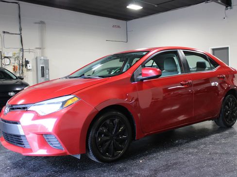Used 2015 Toyota Corolla LE FWD image 6