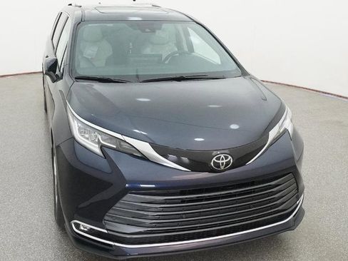 New 2026 Toyota Sienna Limited FWD image 19