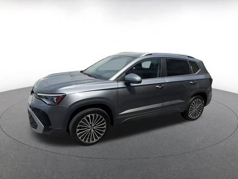 Used 2025 Volkswagen Taos SE image 11