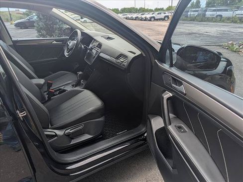 Used 2023 Volkswagen Tiguan SE FWD image 11