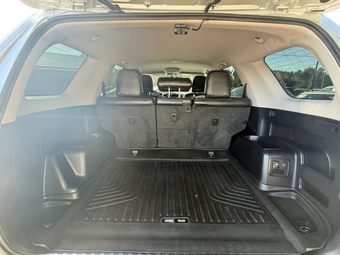 Used 2019 Toyota 4Runner SR5 AWD/4WD image 9