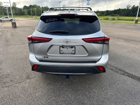 Used 2022 Toyota Highlander Limited FWD image 6