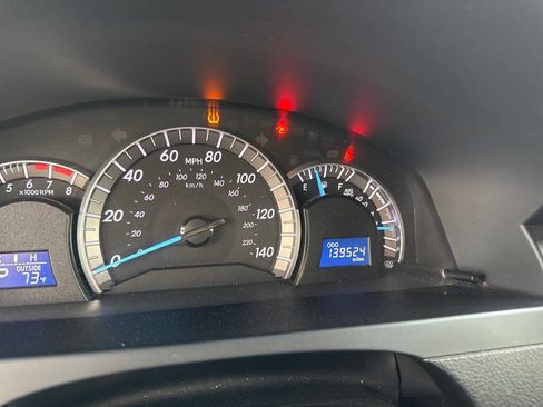 Used 2014 Toyota Camry L image 10