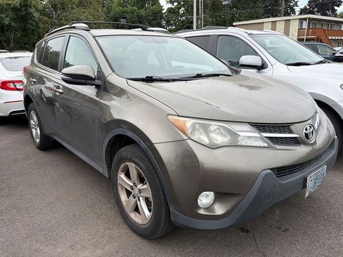 Used 2014 Toyota RAV4 XLE AWD/4WD image 2