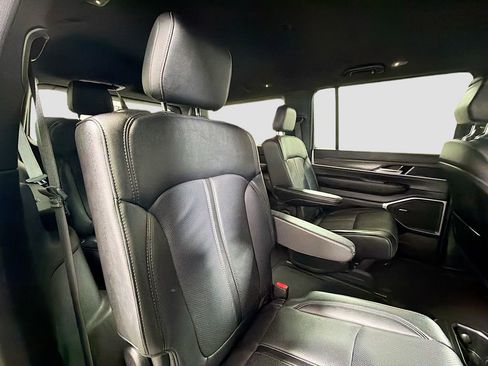 Used 2024 Jeep Wagoneer Series II image 30