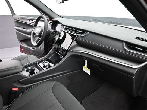 New 2025 Jeep Grand Cherokee Laredo X w/ Luxury Tech Group I image 25