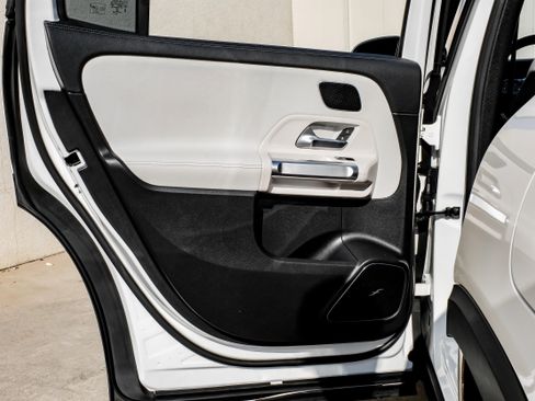 Used 2021 Mercedes-Benz GLB 35 AMG GLB 35 AMG image 38