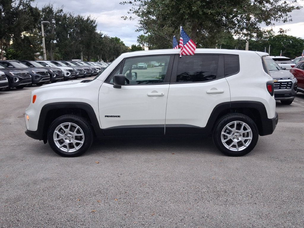 Used 2023 Jeep Renegade Latitude AWD/4WD image 4