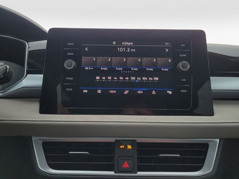 New 2026 Volkswagen Taos SE image 17