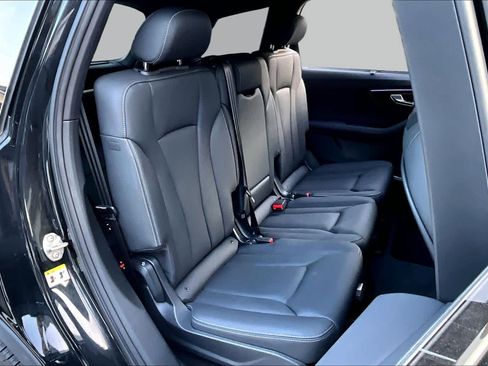 Used 2025 Audi Q5 Premium Plus w/ Premium Plus AWD/4WD image 18
