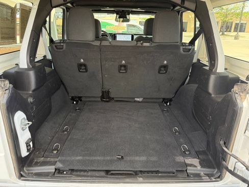 Used 2025 Jeep Wrangler Unlimited Sahara AWD/4WD image 31