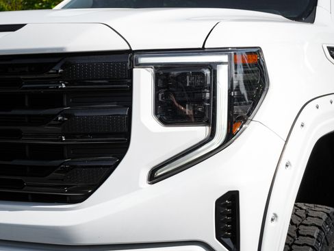 Used 2023 GMC Sierra 1500 Elevation w/ Preferred Package AWD/4WD image 6