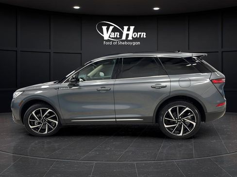 Used 2025 Lincoln Corsair Reserve image 3