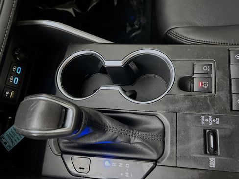 Used 2022 Toyota Highlander LE image 25